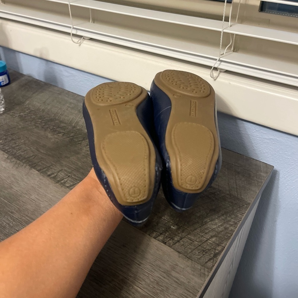 Talbots Navy Blue Leather Loafers with
Gold Hardware Made In Vietnam Size 8M - Picture 4 of 14